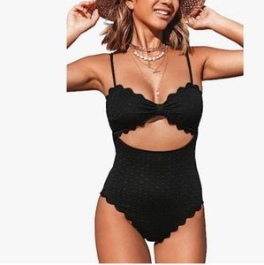 Design: Black Knotted Scalloped One Piece Swimsuit. Size XXL (item5)